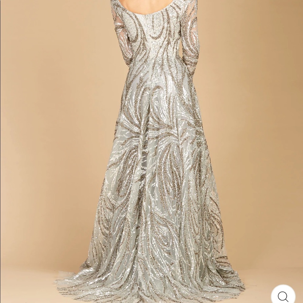 Stunning Laura gown - Picture 2 of 5